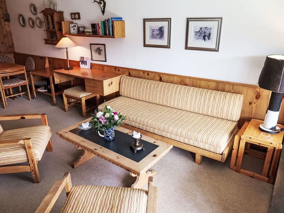 Table, Furniture, Couch, Picture Frame, Building, Wood, Lighting, Interior Design, Flooring, Living Room