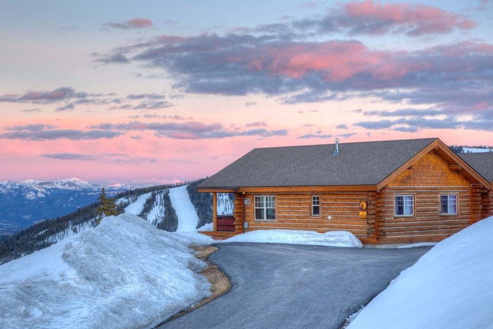 This cabin with spectacular 360 degree mountain views.