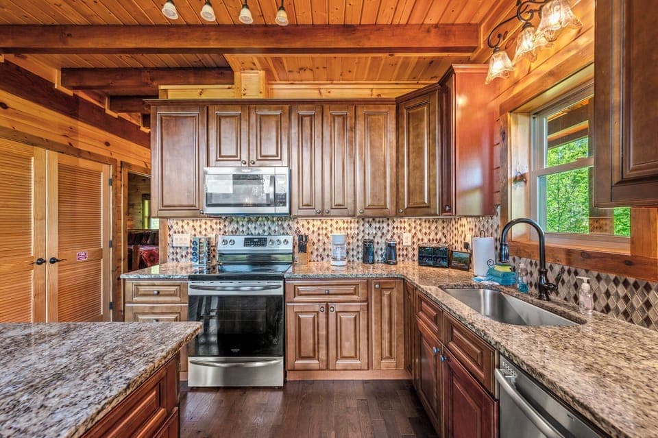 Ridge View Lodge - Fully equipped Kitchen