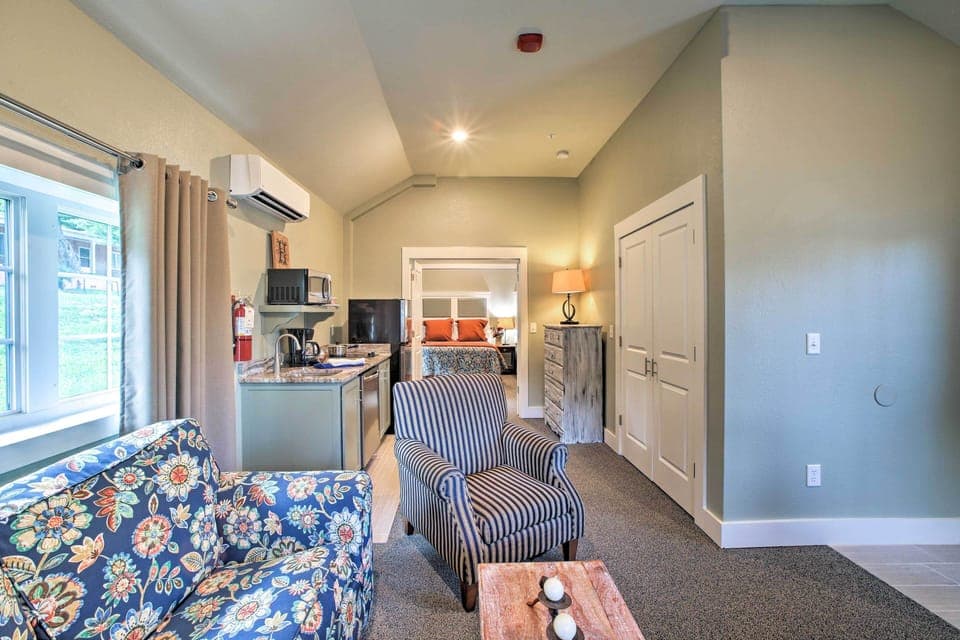 Living Room | Free WiFi | Smart TV | Sleeper Sofa