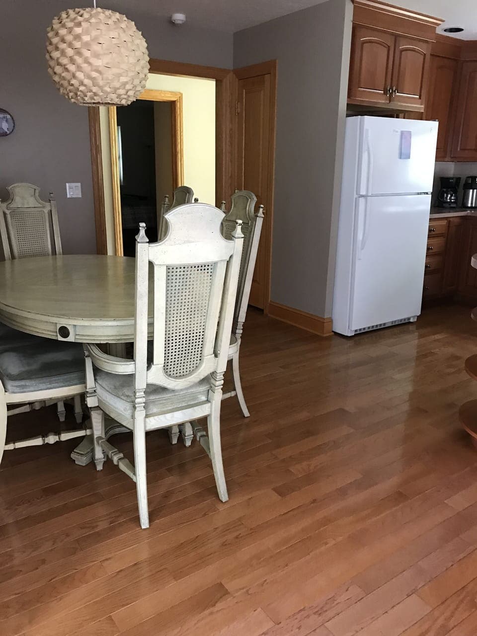 Eat in kitchen with Dining Table for 6 people