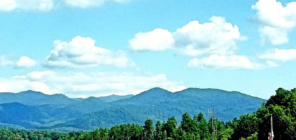 The beauty of the Blue Ridge Mountains will amaze you !
