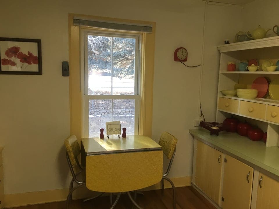 Kitchen eating area