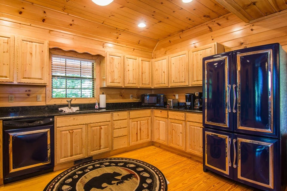 Big & Open Kitchen With High End Modern Appliances & A Ton Of Extra Amenities!