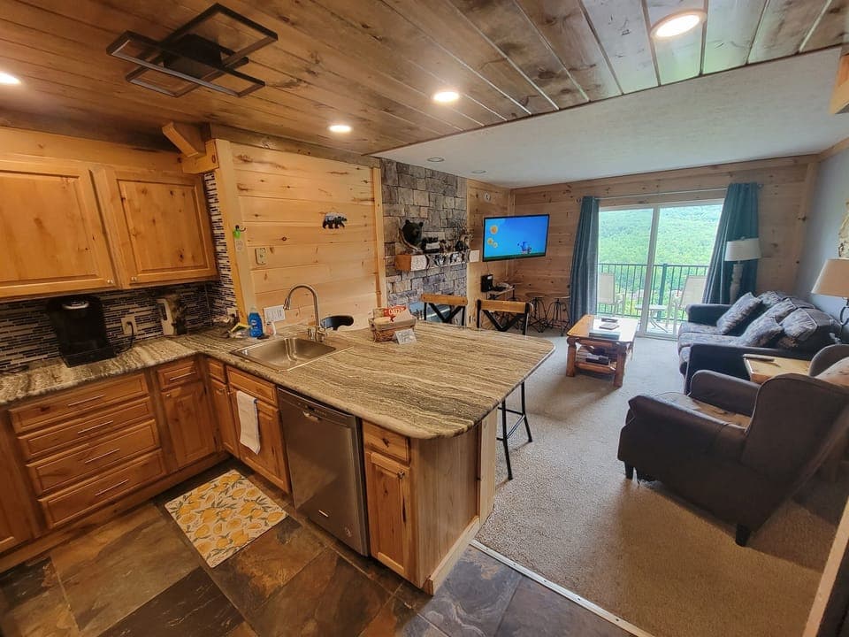 Another look at the common area.