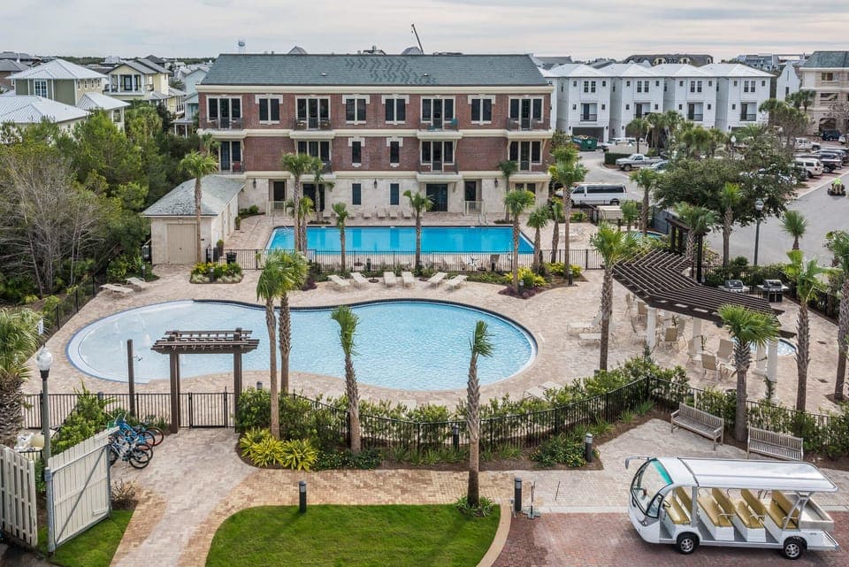 2 brand new pools and a large hot tub! Free tram to beach!