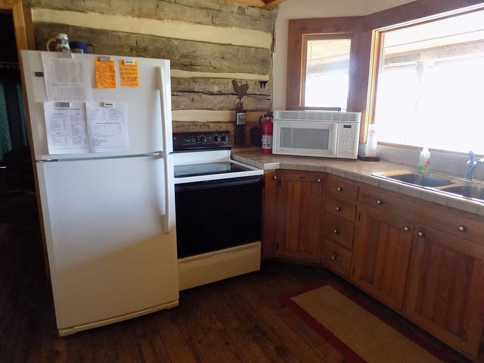 Fridge, Stove/Oven & Microwave