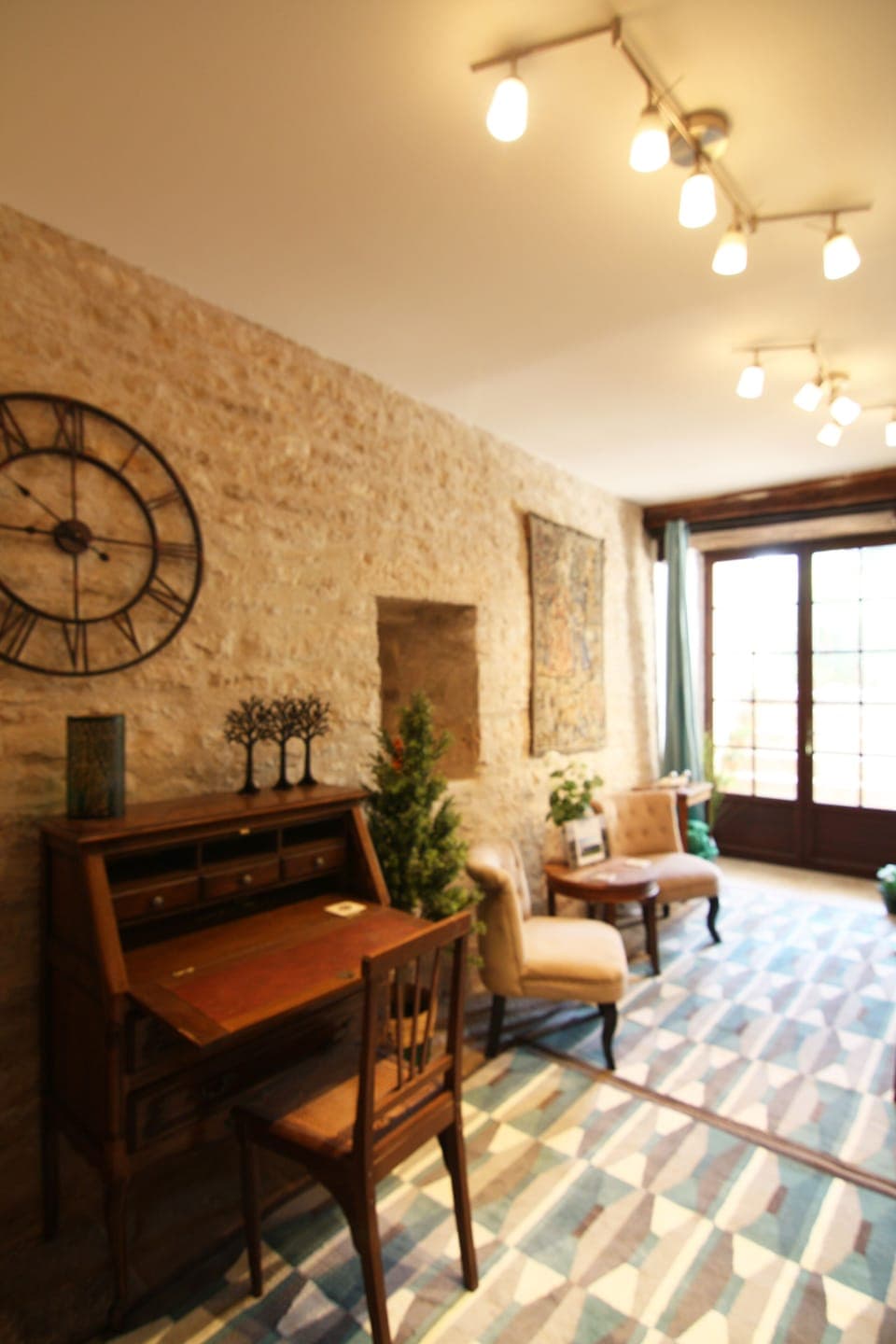 Downstairs Lounge with seating for 6.