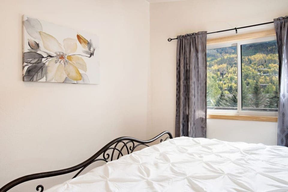 Guest bedroom