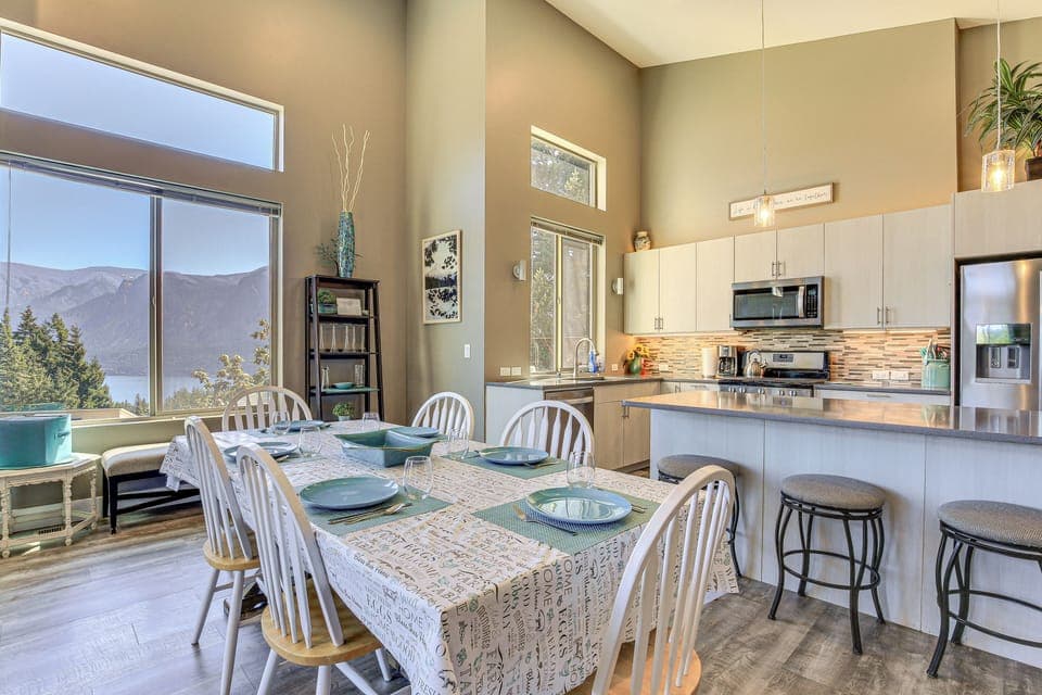 Dining Area | Dining Table | Dishware/Flatware