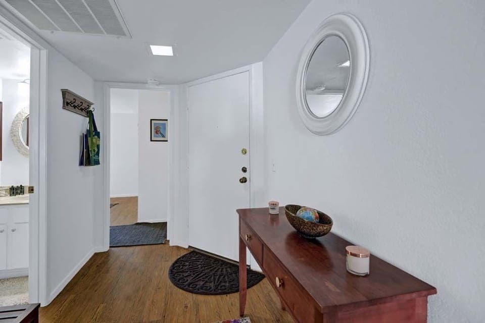 ENTRY WAY - Oranj Palm Vacation Homes.jpg