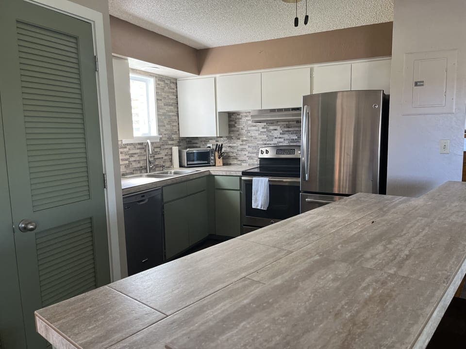 Full  Kitchen with washer/dryer