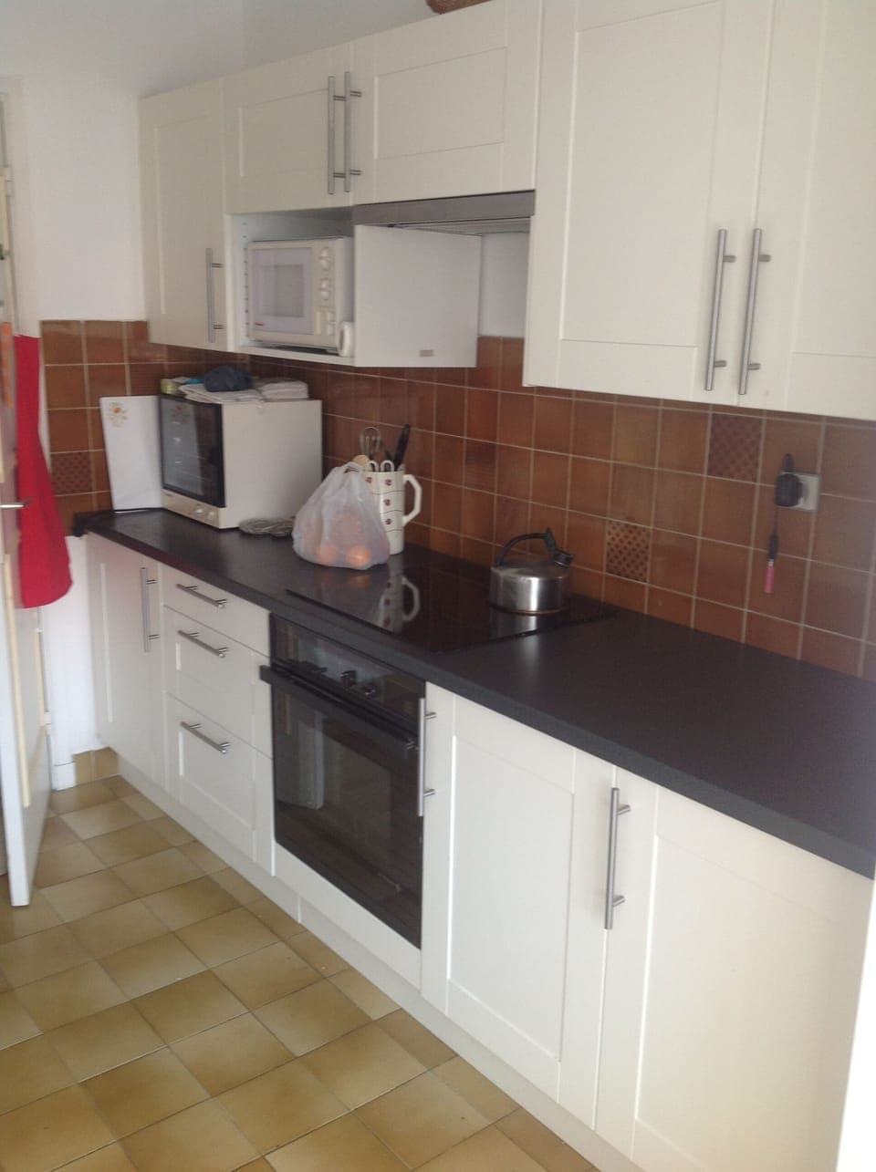 Newly renovated & fully furnished kitchen 