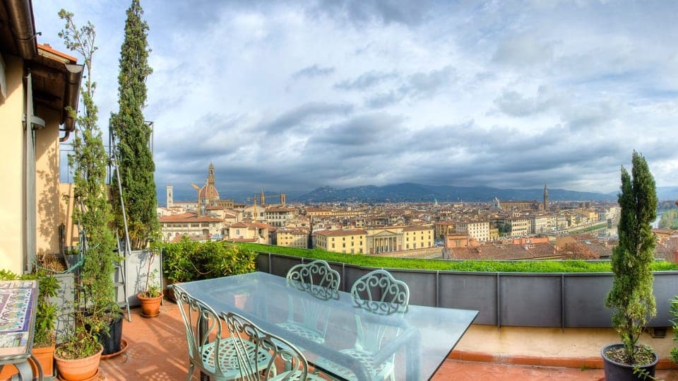 upper dining terrace (North)