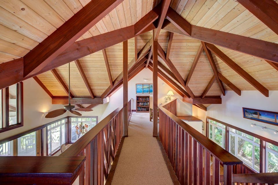 UPSTAIRS OPEN LOFT LOUNGE AREA