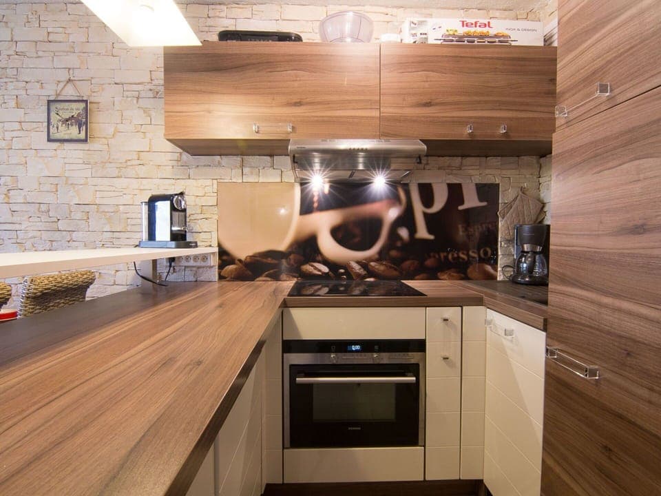 Countertop, Property, Room, Interior Design, Cabinetry, Furniture, Ceiling, Wood, Hardwood, Kitchen