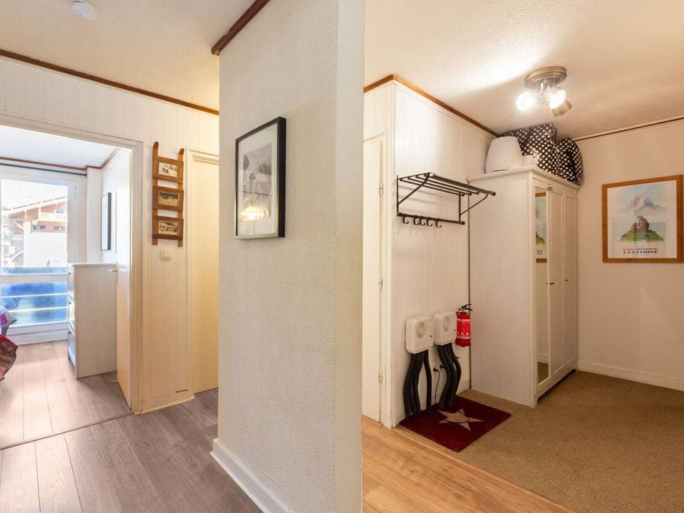 Picture Frame, Property, Wood, Hall, Flooring, Floor, Building, Art, Hardwood, Laminate Flooring