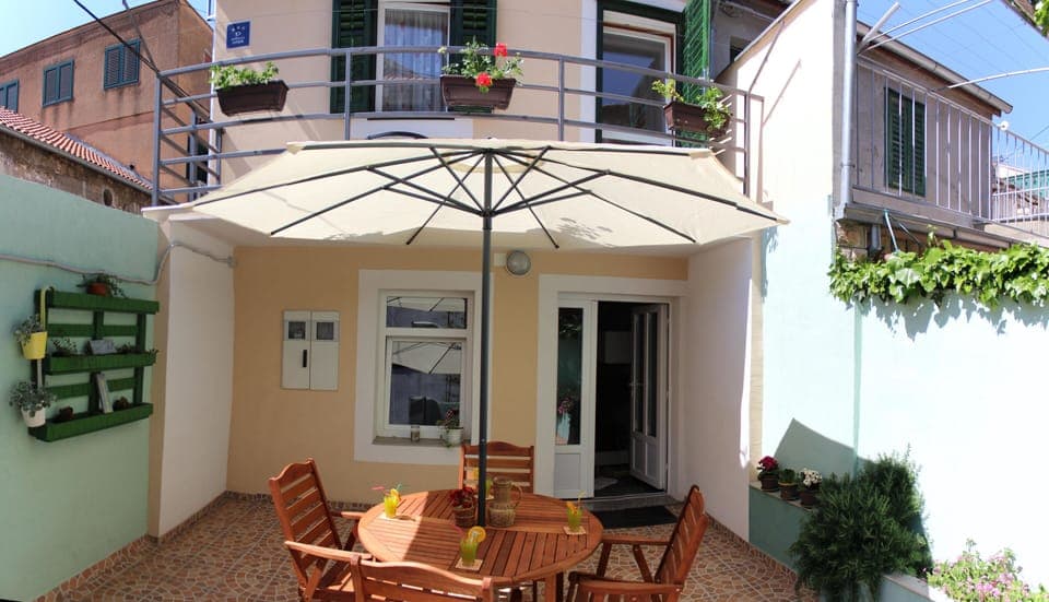 Frontyard to enjoy your stay