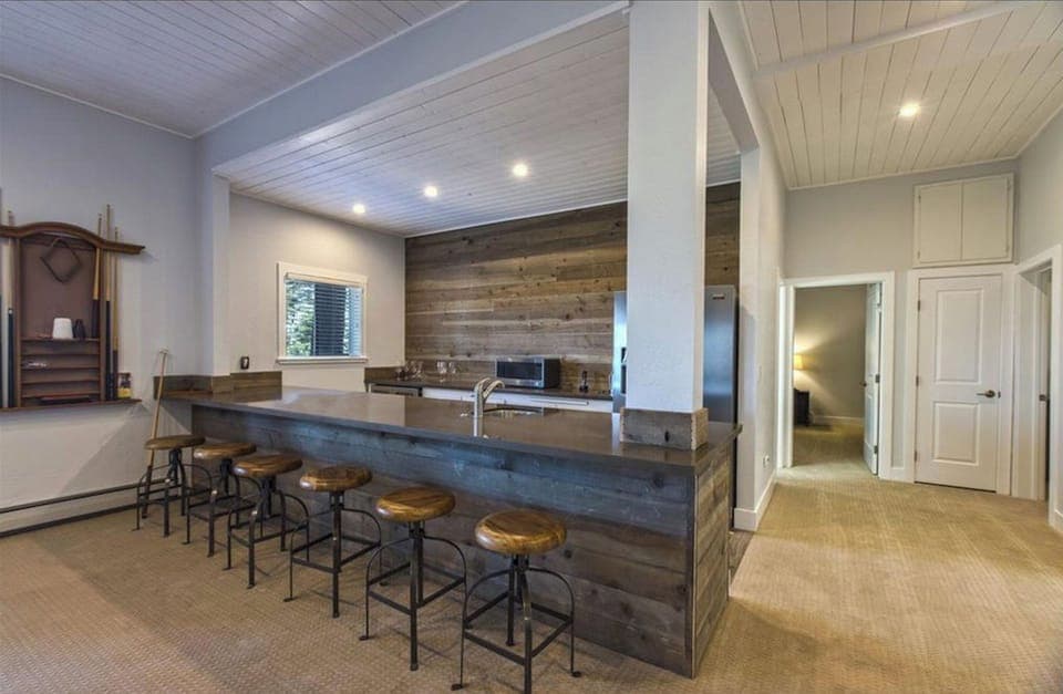 2nd Kitchen / Wetbar