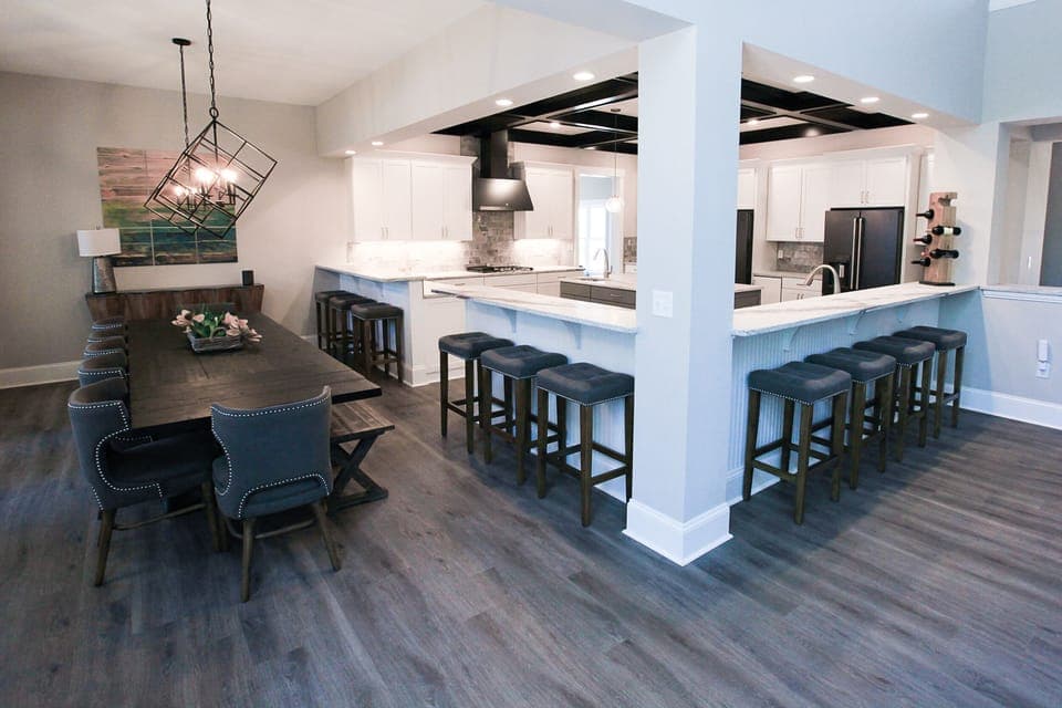 Kitchen / Dining Area