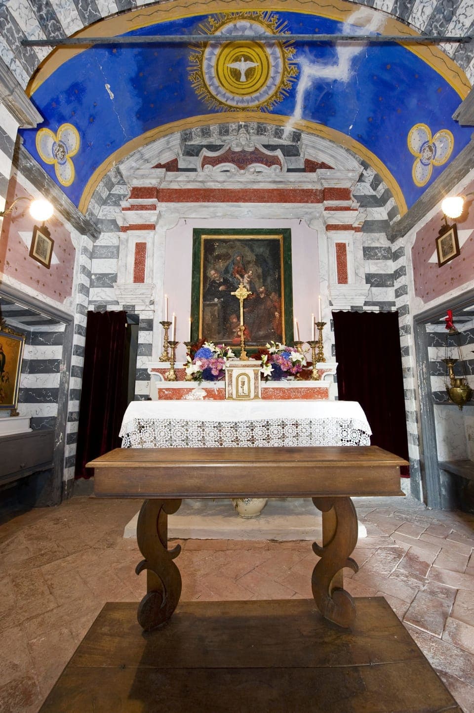 Furniture, Room, Building, Interior Design, Architecture, Place Of Worship, Chapel, Ceiling