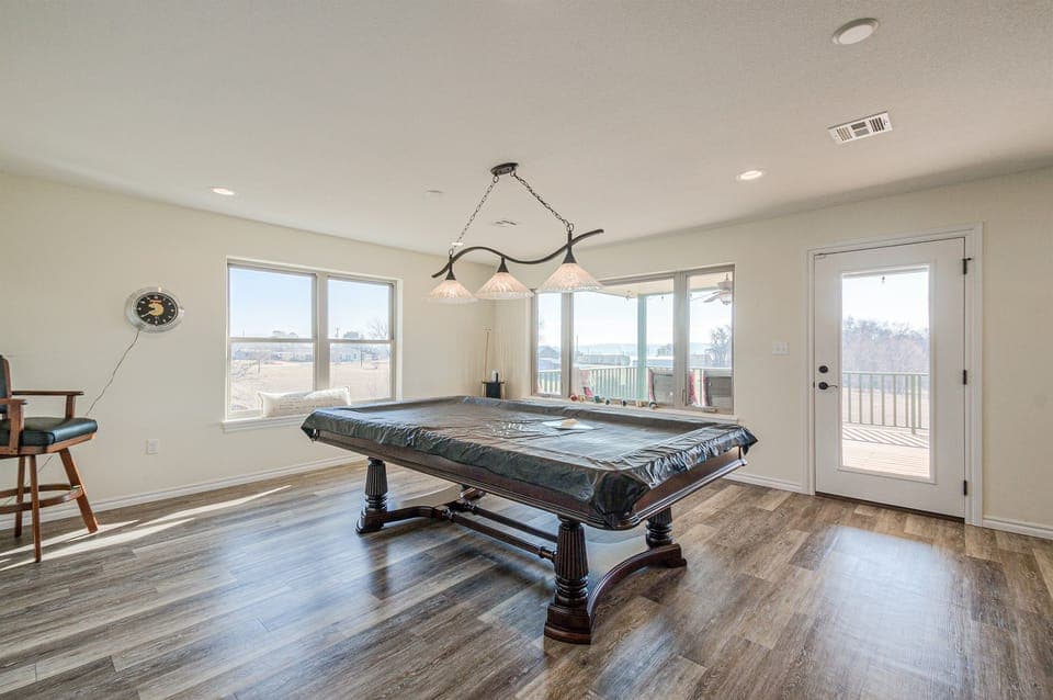 Upstairs Game Room w/ Pool Table