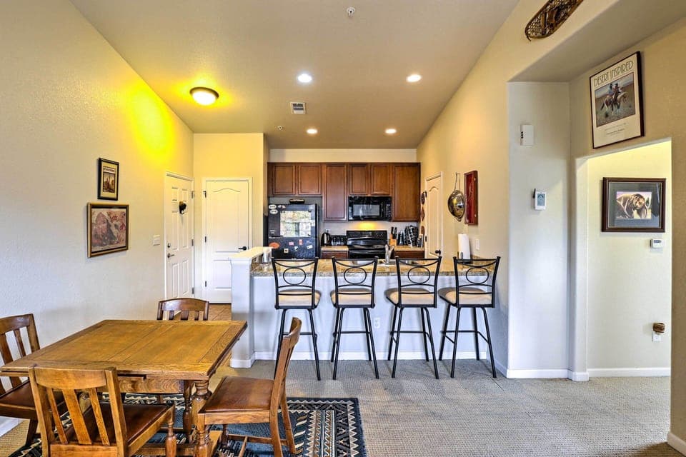 Dining Table | Dishware Provided