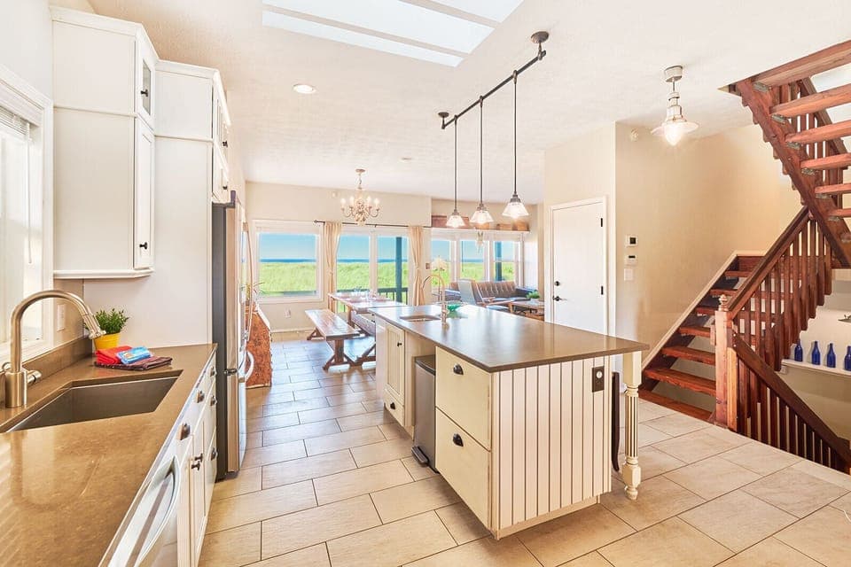 Even from the corner of the kitchen you still have that wonderful ocean view