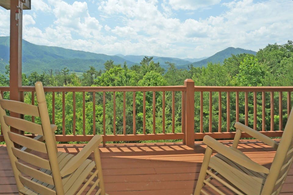 You're invited to come enjoy the Peaceful, Relaxing Smoky Mountains!