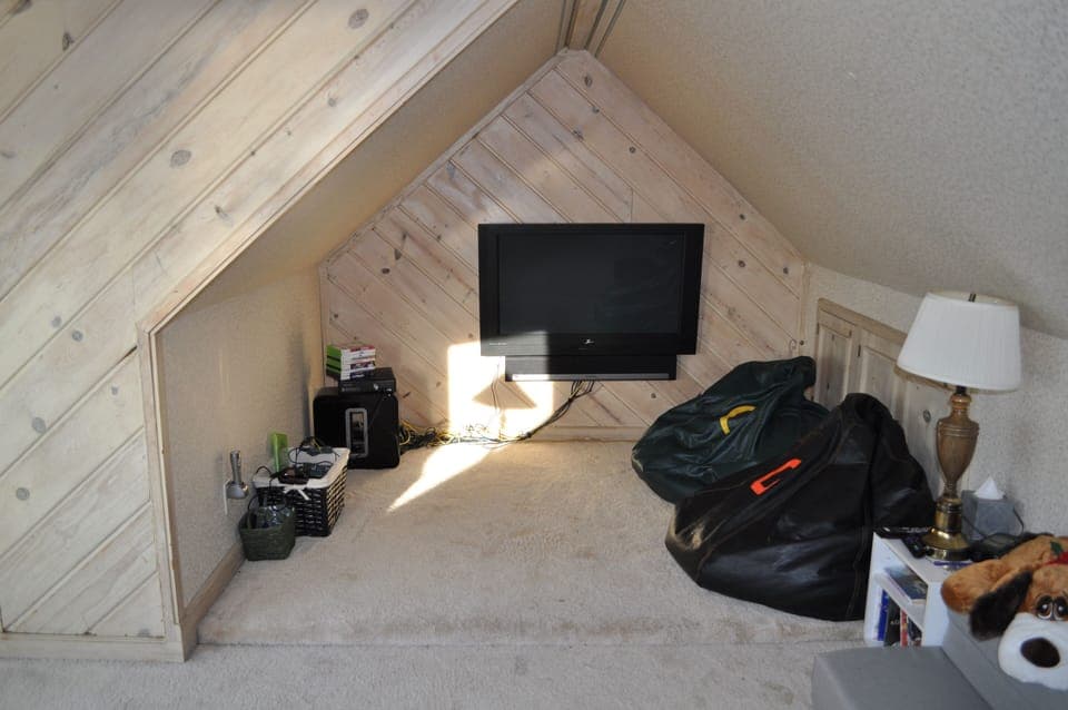 Loft with Xbox One, cable TV, and space for 6+