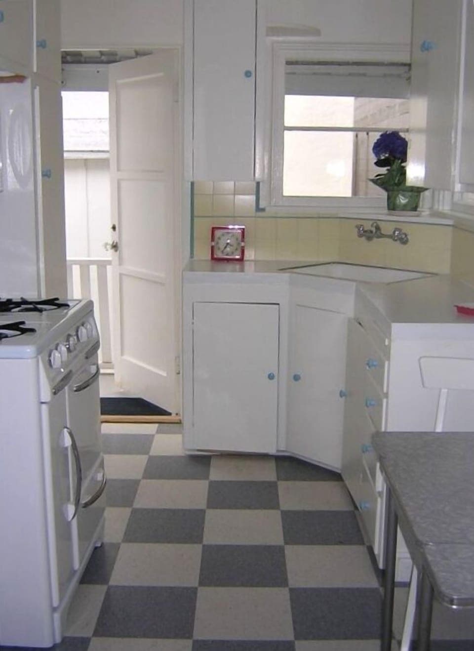 Restored Vintage Kitchen With Wedgewood Stove