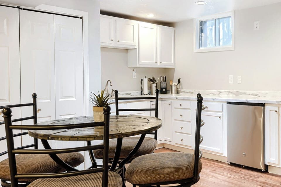 Garden Level Guest Suite Kitchenette with breakfast nook