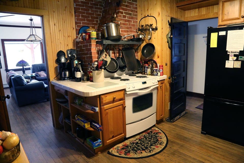 Our main house well equipped kitchen.