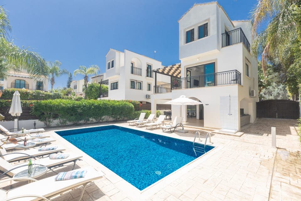 Villa MY5, Modern 5BDR Central Protaras Villa, 3 minute walk to the main strip