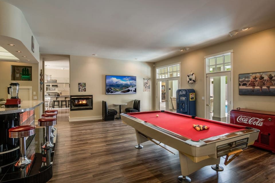 The 50's themed pool room with authentic antique Coke and Pepsi machines.