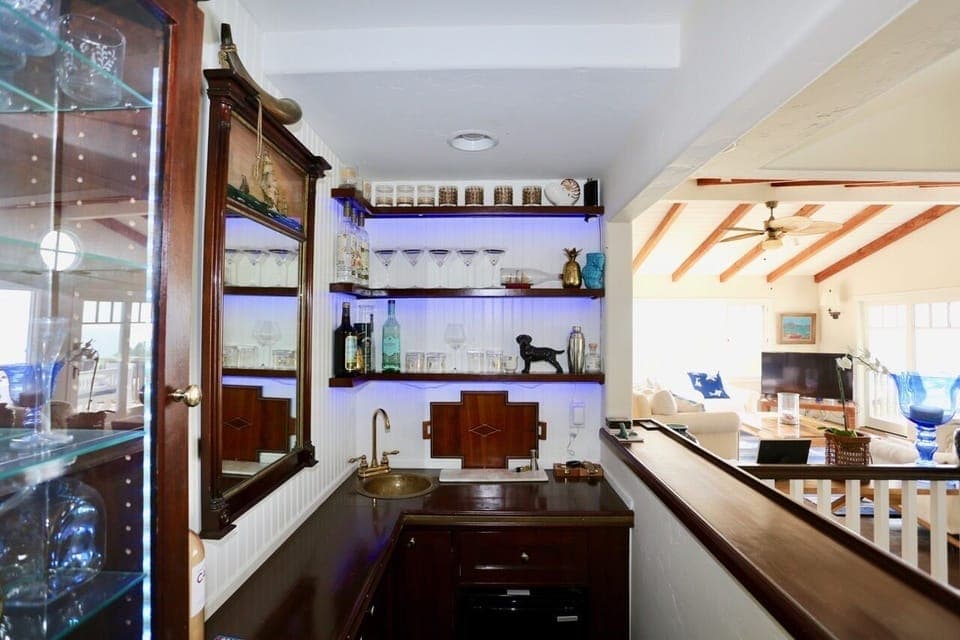 Captains bar with view out to the ocean