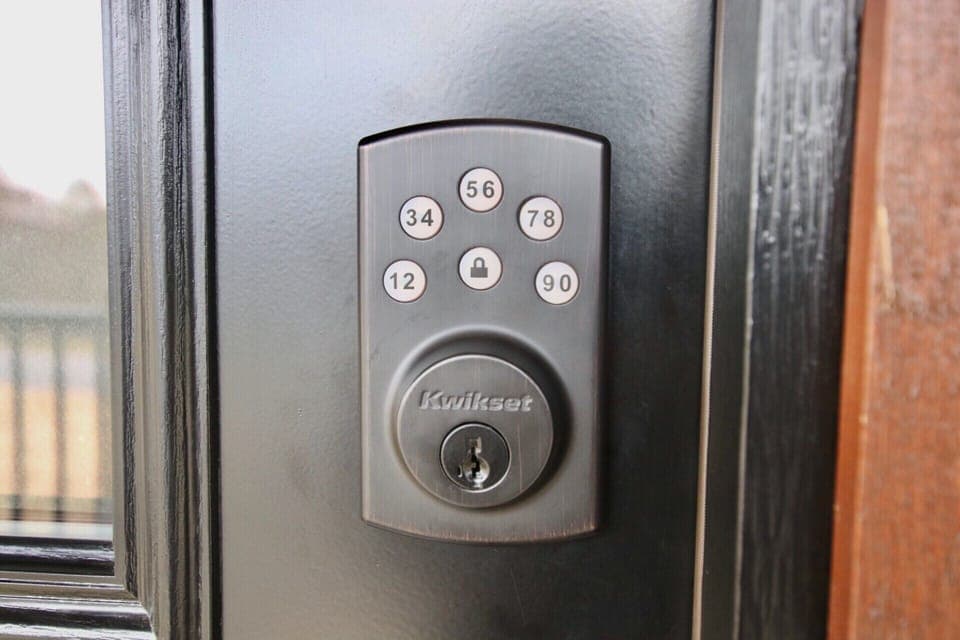 Keypad lock access. We will send you your access code after you book. 