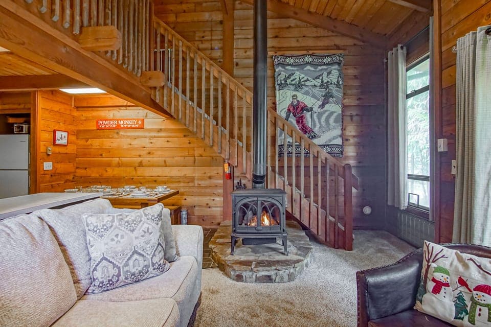Living room with a gas fire place
