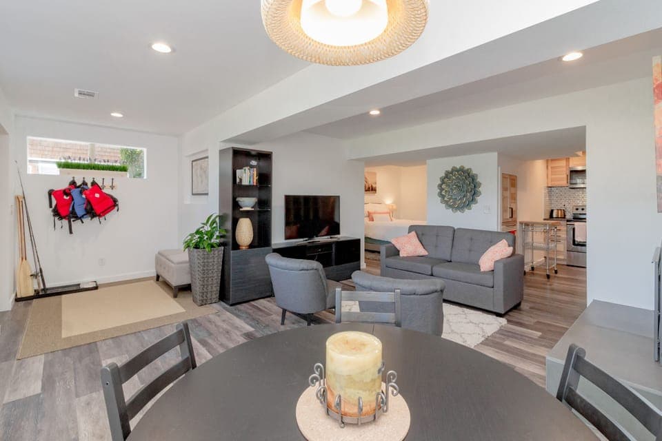 Overall photo of Studio Unit 