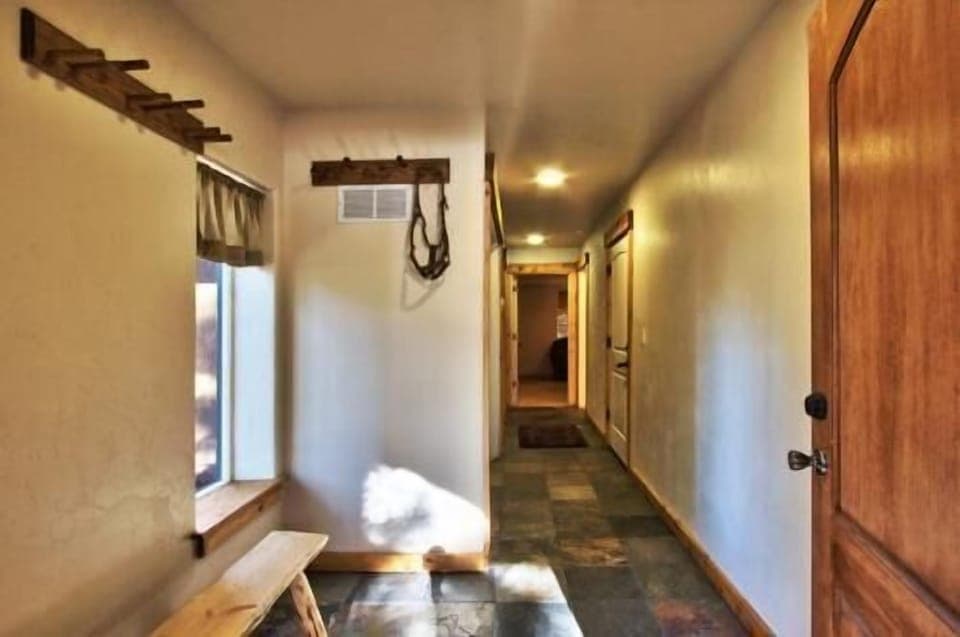 Entrance 2 via Mudroom