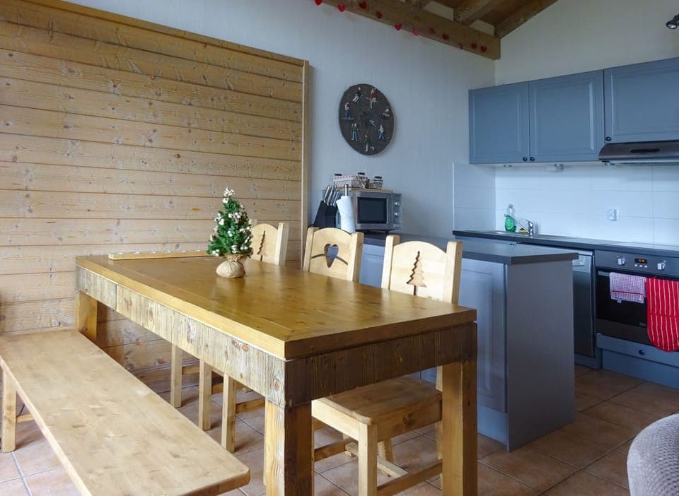Fully equipped kitchen and dining area for 6 with authentic Savoie furniture.