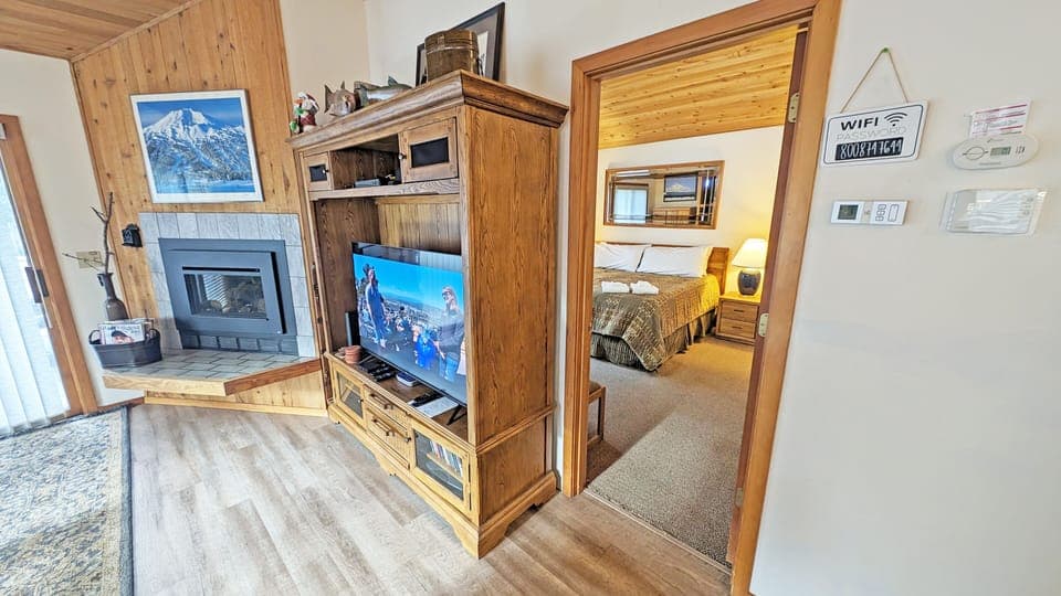 Upstairs Bedroom off Living