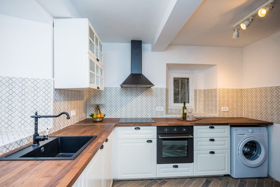 Fully equipped Kitchen, cooker, oven , the dishwashing machine, refrigerator,