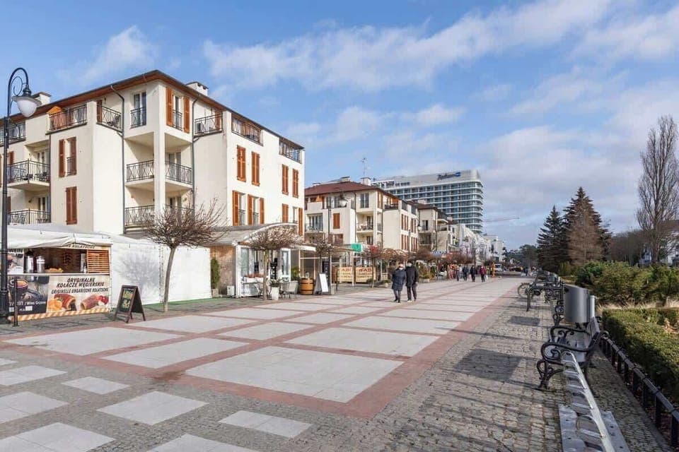 The site is located in the very center of Swinoujscie. Close to the Promenade, the Pier and the Spa Park. This is an ideal option for visiting Swinoujscie.