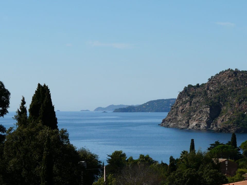Breathtaking views out to Canadel bay, Cap Nègre and Porquerolles island