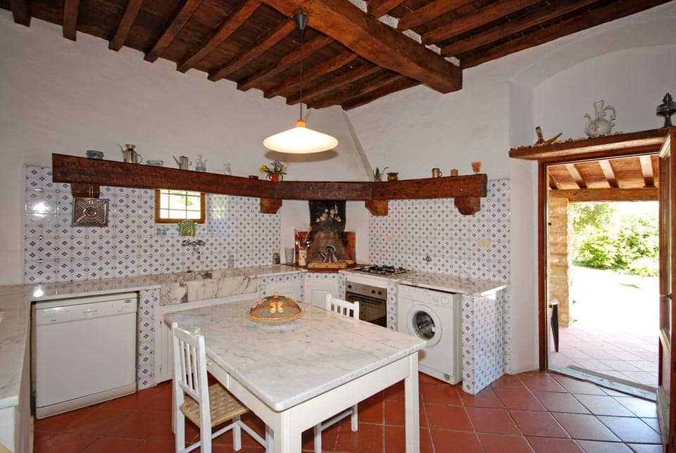 Kitchen with access outside