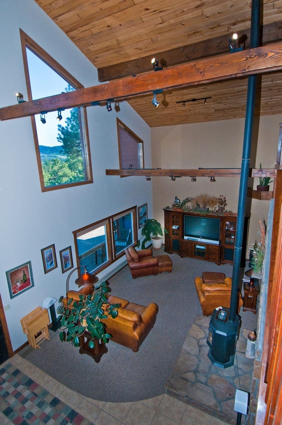 27 foot to the peak of this vaulted ceiling.