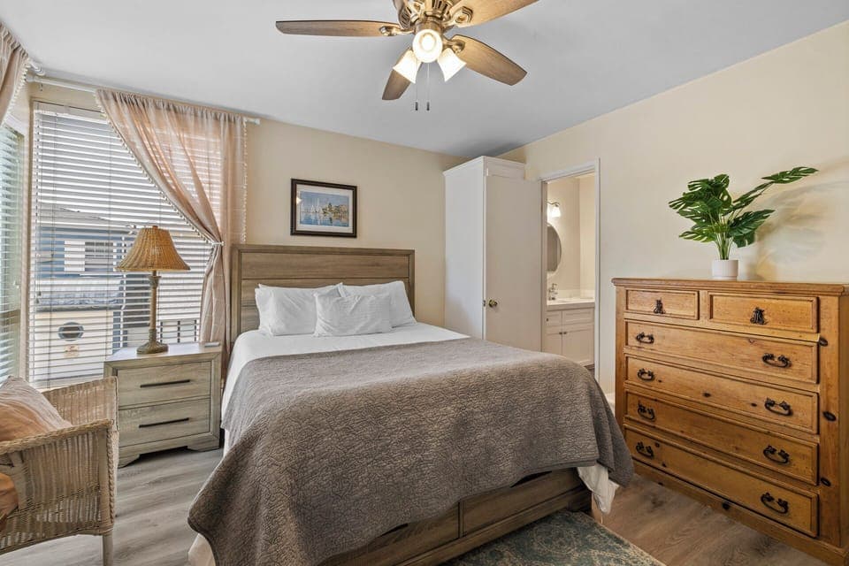 Upstairs bedroom with Queen