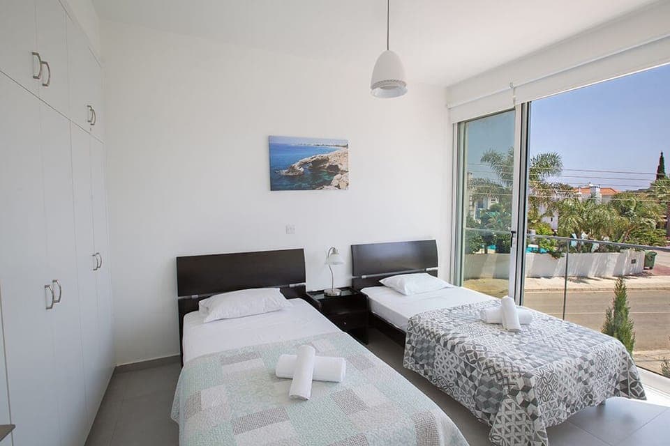 Bedroom 5, first floor with two single beds