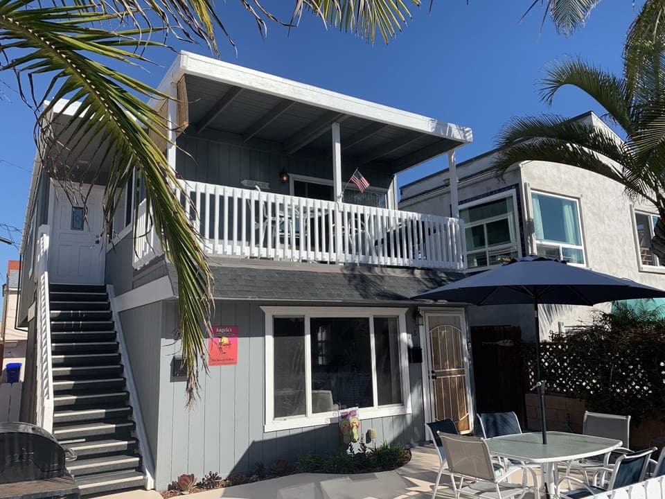 Upstairs unit on Jersey Court- 3 bedroom/2 bath. Just steps to the beach!